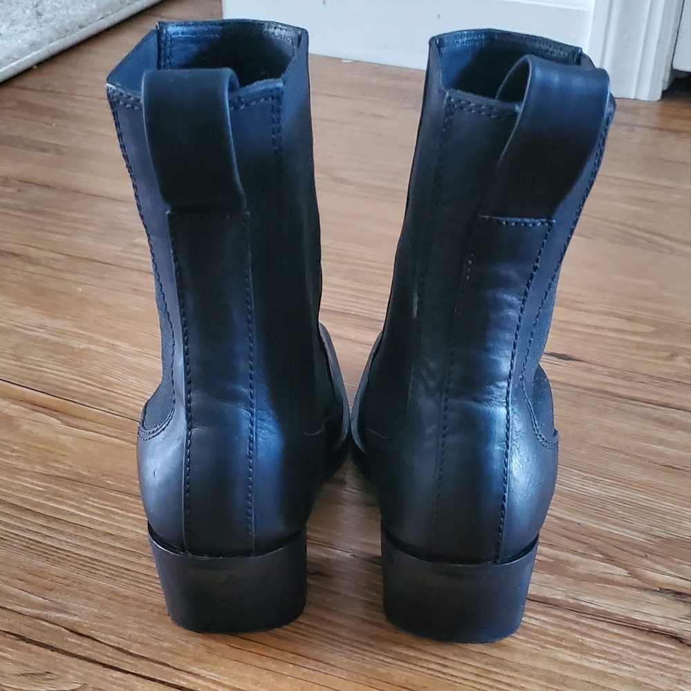 Boots - Picture 4 of 5